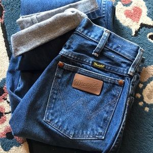 Vintage high-waisted wranglers (3/4)
